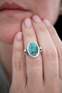 Custom ring . Lapis lazuli silver ring with two skulls.