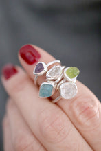 Anell de plata amb cristall d'Aiguamarina natural.