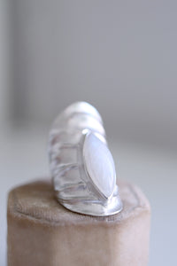 Anell de Pedra Lluna. Anell de plata amb Pedra Lluna natural.