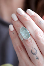 Anell de plata amb Aiguamarina natural.