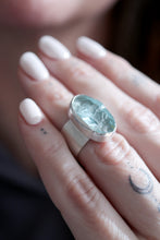 Anell de plata amb Aiguamarina natural.