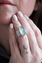 Anell de plata amb Aiguamarina natural.