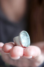 Anell de plata amb Aiguamarina natural.