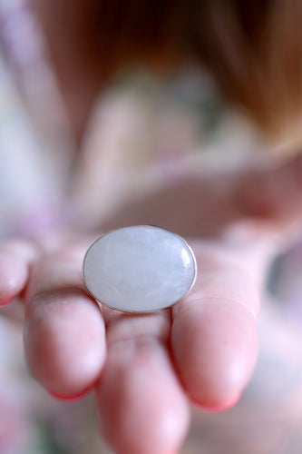 Anell de plata amb Pedra Lluna natural.
