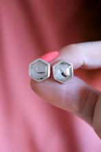 Arracades de plata amb Quars amb Turmalina hexagonal.