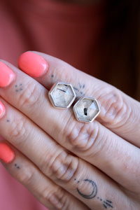 Arracades de plata amb Quars amb Turmalina hexagonal.