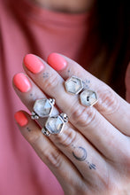 Arracades de plata amb Quars amb Turmalina hexagonal.