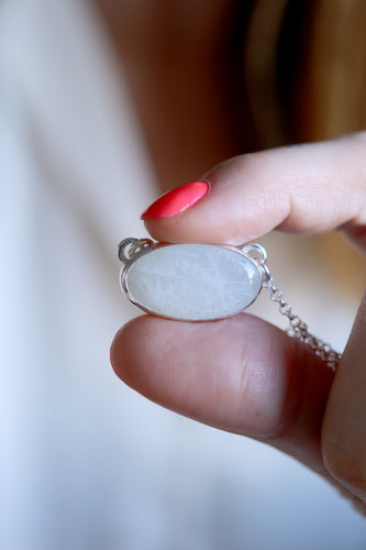 Penjoll de plata amb Pedra Lluna natural.