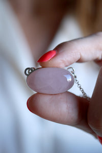 Penjoll de plata amb Quars Rosa.