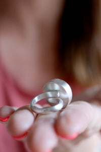 Anell de plata amb Opercle natural.