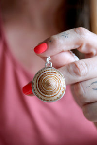 Penjoll de plata amb Cargola de Mar.