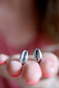 Arracades de plata en forma de petxines Cauri.