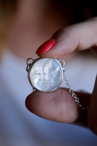 Penjoll de plata amb Lluna de dos fases de Nacre.