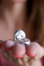 Anell de plata amb Opercle natural.