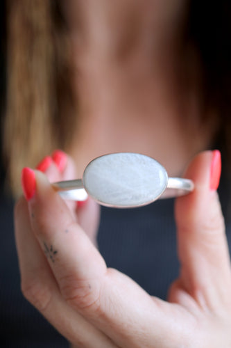 Braçalet de plata amb Pedra Lluna natural.