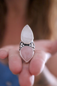Anell de plata amb Quars Rosa i Pedra Lluna natural.
