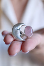 Anell de mitja Lluna de plata amb Quars Rosa.