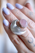 Anell de mitja Lluna de plata amb Quars Rosa.