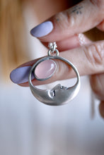 Penjoll de mitja Lluna de plata amb Quars Rosa.