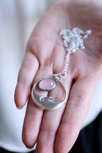 Penjoll de mitja Lluna de plata amb Quars Rosa.