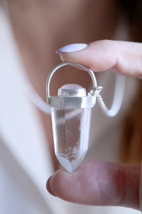 Penjoll de plata amb cristall de Quars i Quars Rosa.