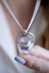 Penjoll de plata amb cristall de Quars i Quars Rosa.