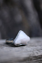 Anell de plata oxidada amb Quars d'Ulldeter.