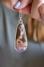 Penjoll de plata amb Òpal Boulder.