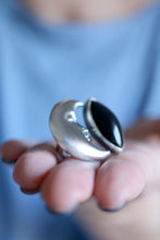 Anell de mitja Lluna de plata amb Obsidiana.