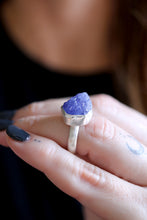 Anell de plata amb Tanzanita natural.