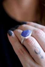 Anell de plata amb Tanzanita natural.