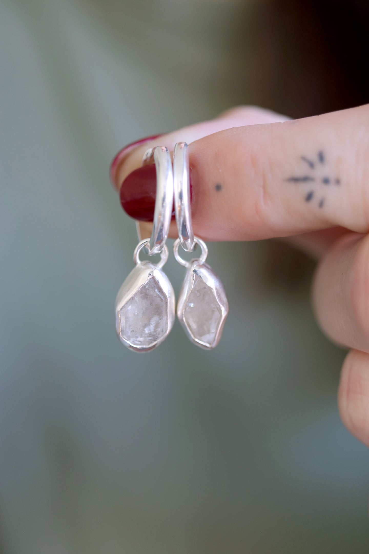 Arracades llargues de plata amb Diamant Herkimer.