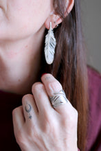 Anell de ploma de plata.