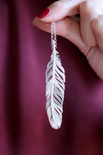 Penjoll de ploma de plata.