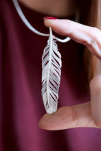 Penjoll de ploma de plata.