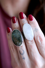 Anell de ploma de plata amb Pedra Lluna.