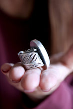 Anell de ploma de plata amb Pedra Lluna.