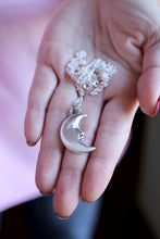 Penjoll de mitja lluna de plata.