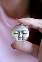 Penjoll de Lluna plena de plata.