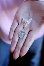 Penjoll de Lluna plena petita de plata.