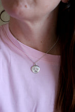 Penjoll de Lluna plena petita de plata.