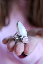 Anell de plata amb Quars Rosa i Pedra Lluna natural.