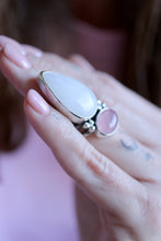 Anell de plata amb Quars Rosa i Pedra Lluna natural.