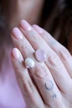 Anell de plata amb Quars Rosa i Perla.