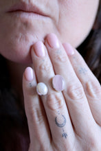 Anell de plata amb Quars Rosa i Perla.