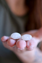 Arracades de botó de plata amb Pedra Lluna natural.