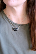 Penjoll de plata amb Turmalina negra.