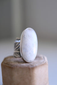 Anell de ploma de plata amb Pedra Lluna.
