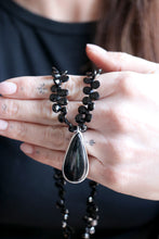 Collaret d'Espinel·la i Turmalina negra.