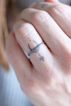 Anell Antique. Anell de plata amb textura antiga de flors. 2mm.